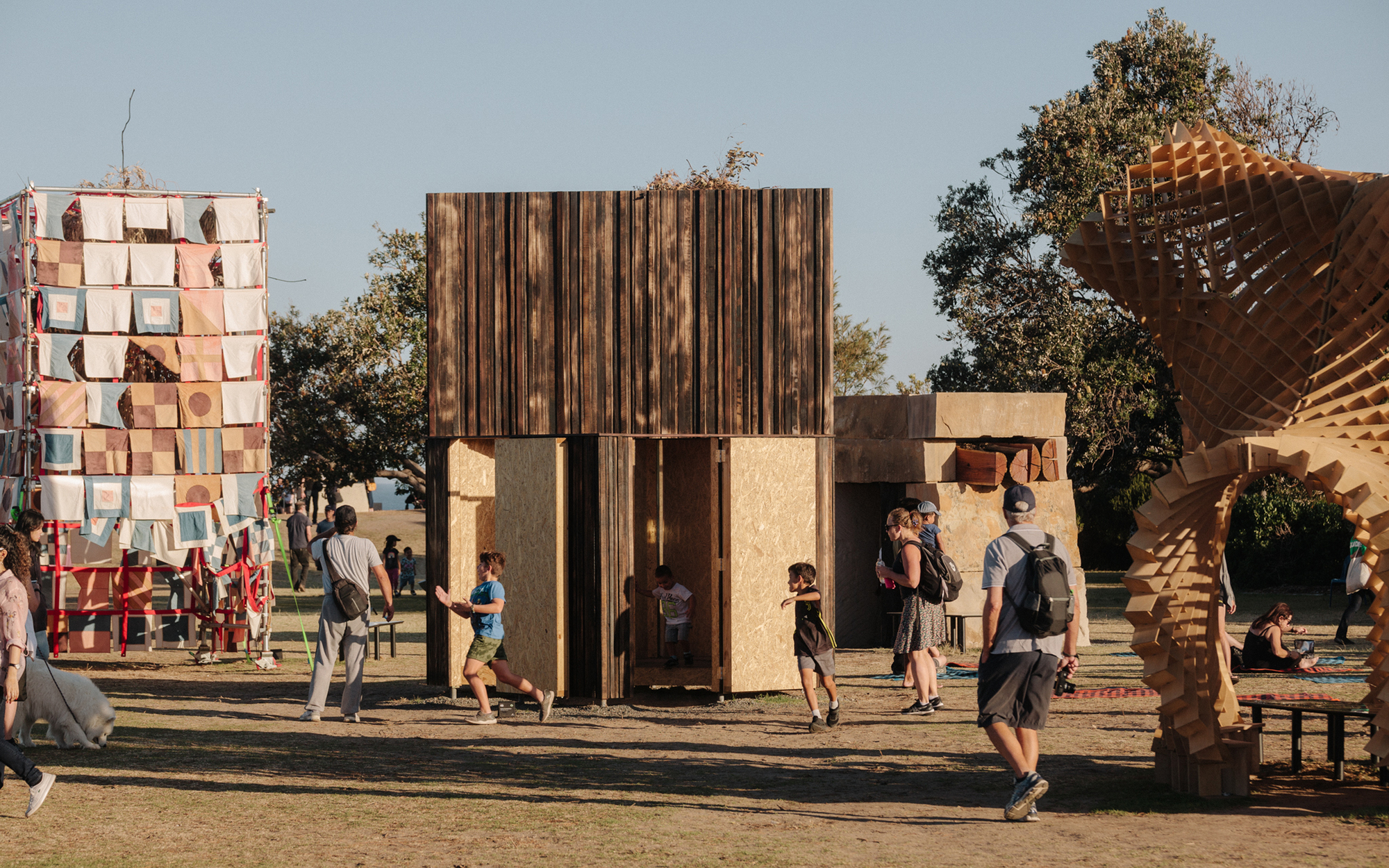 Succah by the Sea Temporary Outdoor Exhibition  / Office Feuerman-3