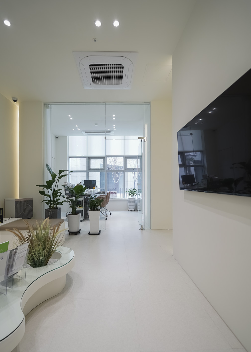 白色迷你设计，17 平米警钟服务中心-11