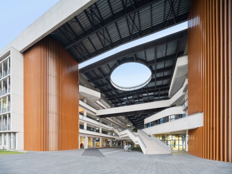 广东石油化工学院公共教学组团——依山傍水,打造生态校园-61