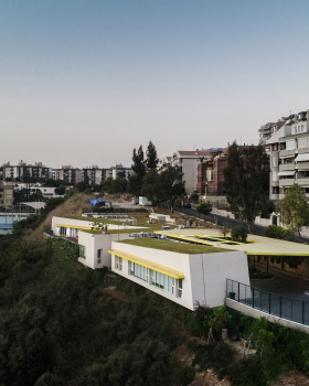 Arslanian Green Roof Kindergarten  / Studio Etienne Bastormagi + Meg Architects