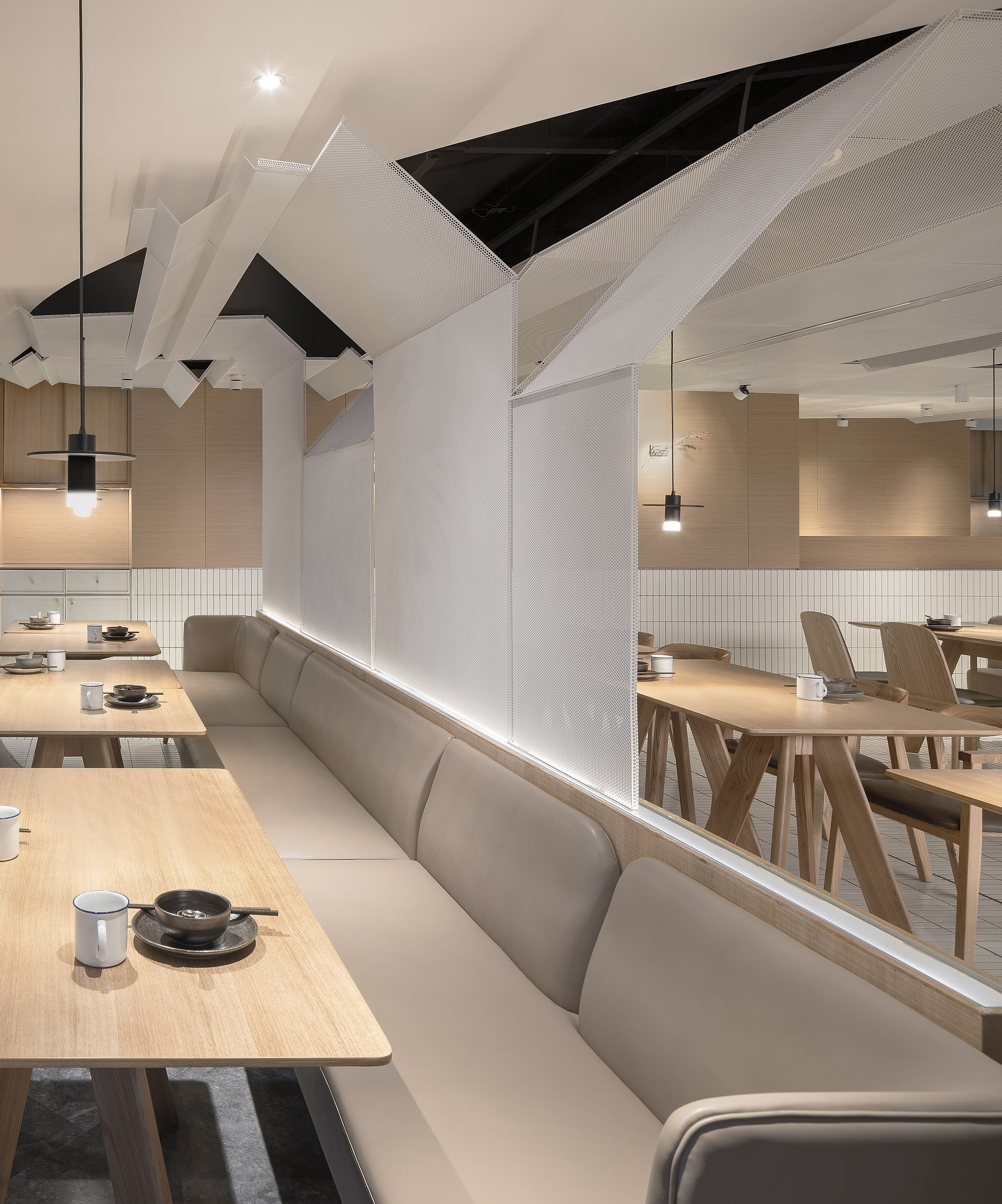 Goose Hut Home Bistro / Golucci Interior Architects-34