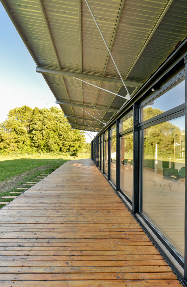 智利火山美景下的现代木质住宅-18