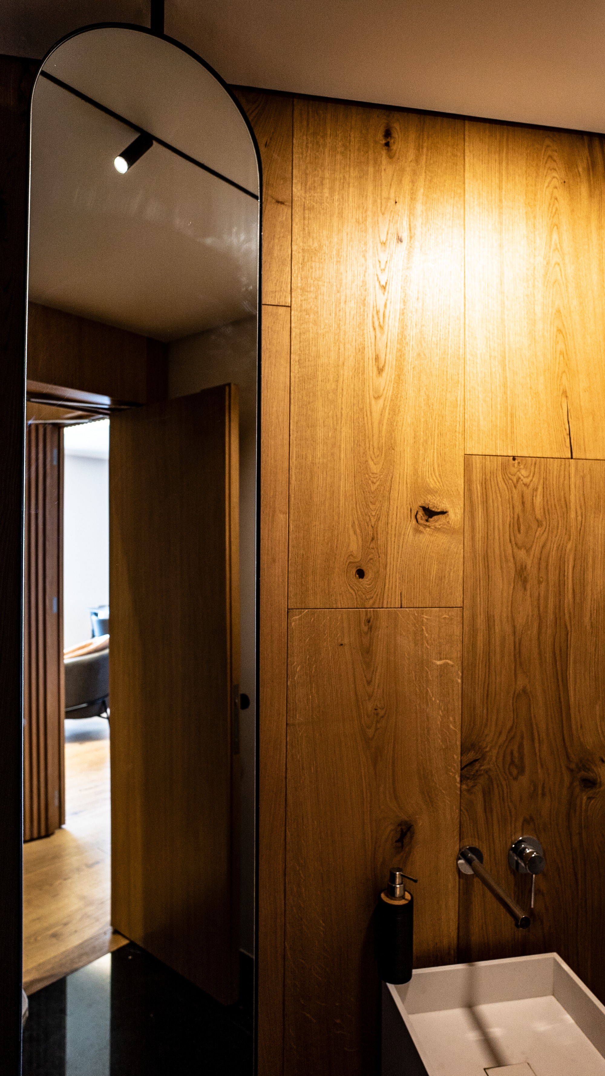 Francis Apartment / Hatch Architects & Planners-24