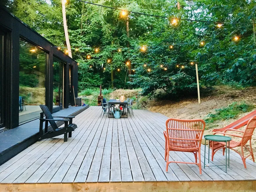 荷兰森林中的黑木 Hygge 小屋 | 舒适与自然完美融合-15