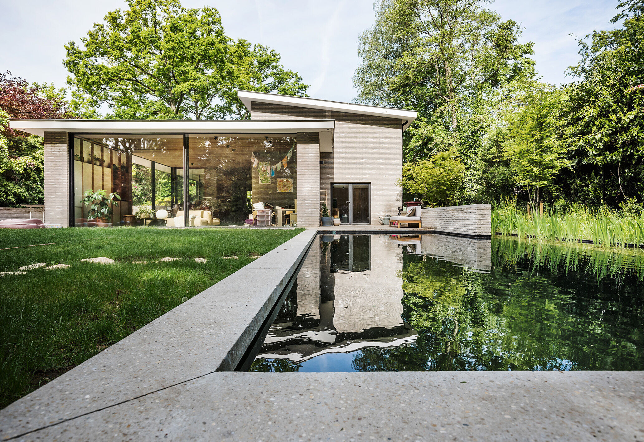 致敬原貌的比利时 Schoten 住宅翻新-8