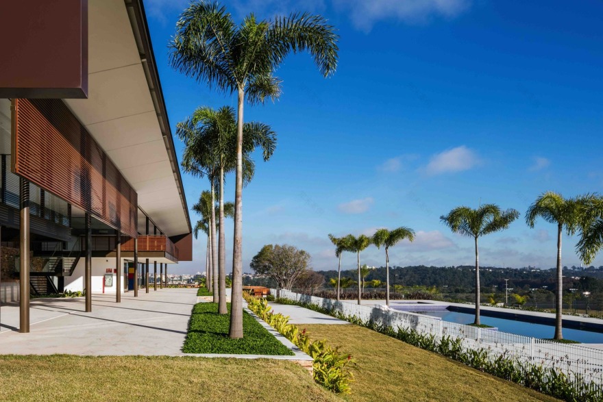 巴西自然景观中的社交俱乐部总部-47