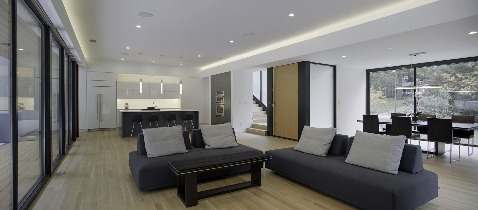 Medlin Residence | 受限场地上的紧凑“L”形住宅-34