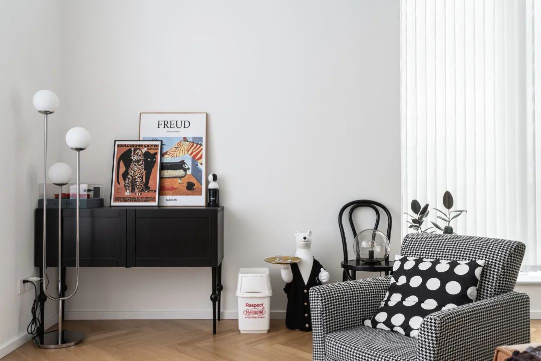 63㎡公寓变小复式,猫狗双全的惬意独居生活丨中国成都丨十六月工作室-63