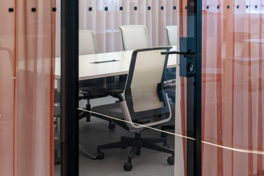 苹果办公室北京 · 最大化利用自然光的现代办公空间设计丨中国北京丨秦国鹏,屈飞婧-24