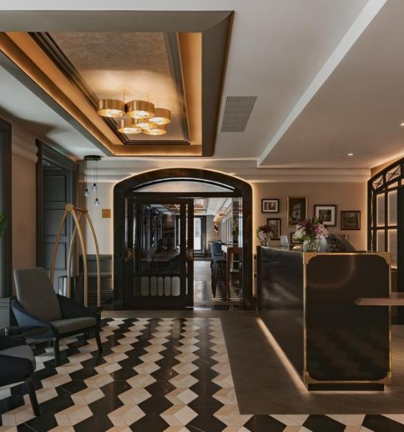 欧洲之星里斯本海湾酒店(注:Eurostars一般指欧洲之星酒店集团,Bai·a推测是葡萄牙语海湾baía的错误写法,结合语境这样翻译较为合适,但纯字面内容主要是品牌和地名,严格来说直接音译欧罗之星里斯本拜阿更准确) 丨PF1 Interiorismo Contract-29