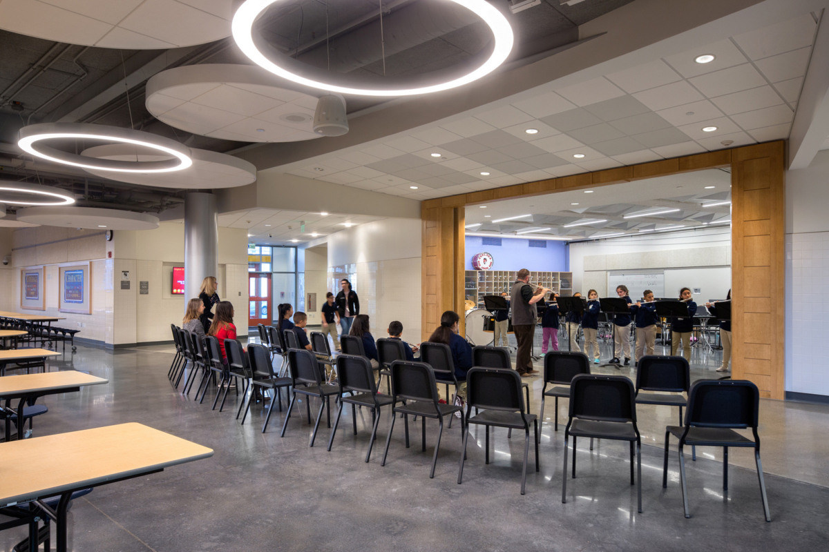 克拉克大街中学-10