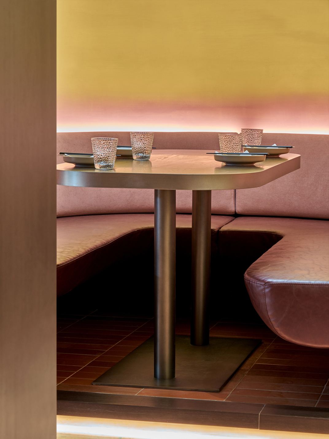 金黄色渐变新派台式料理餐厅,香港 | Designed by designeightfivetwo - 主题餐厅 - 餐厅LOGO-VI空间设计-全球餐饮研究所-4