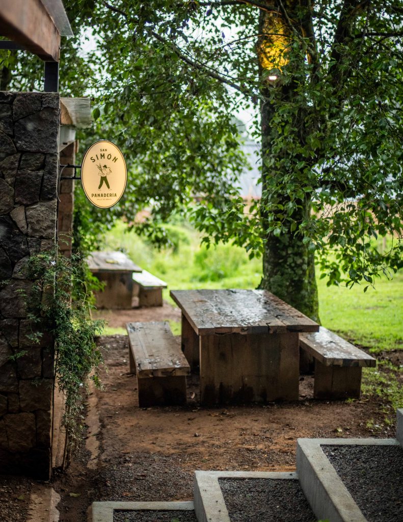 墨西哥火山岩乡村面包店设计-13