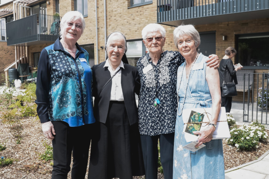 26个大龄女性共建养老社区,男友可以留宿-56