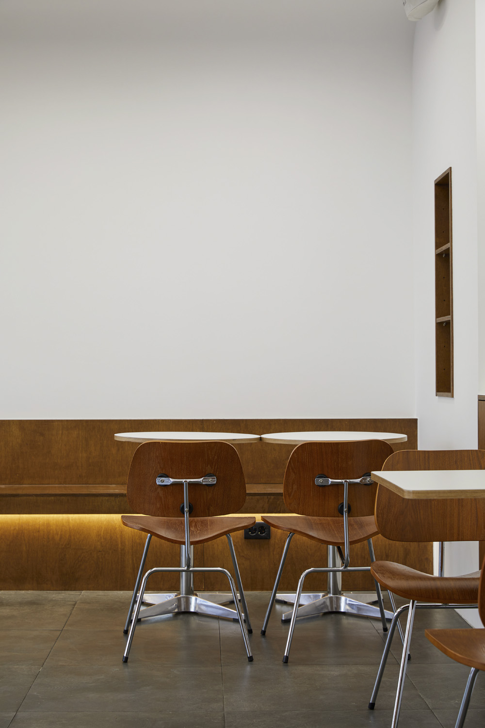 20 平米温馨咖啡馆设计，简约风格的魅力-12