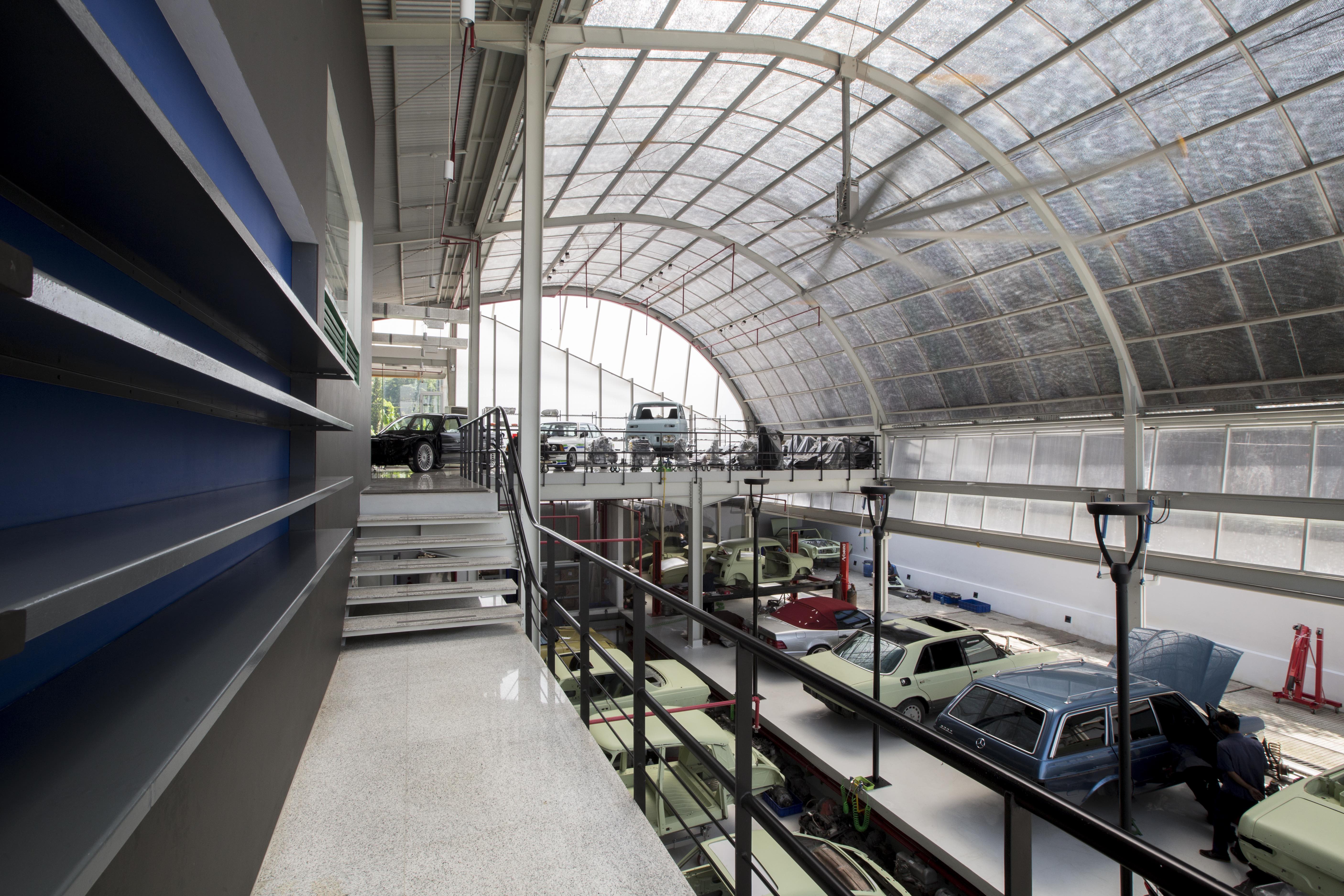 曲面魅力——汽车展览中心设计-10