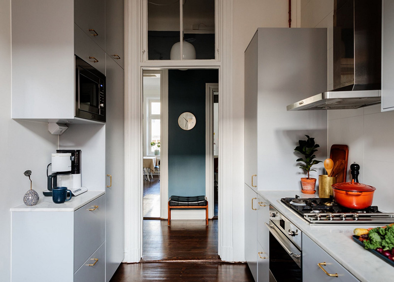 瑞典家庭公寓的明亮色彩与创意分区设计-21