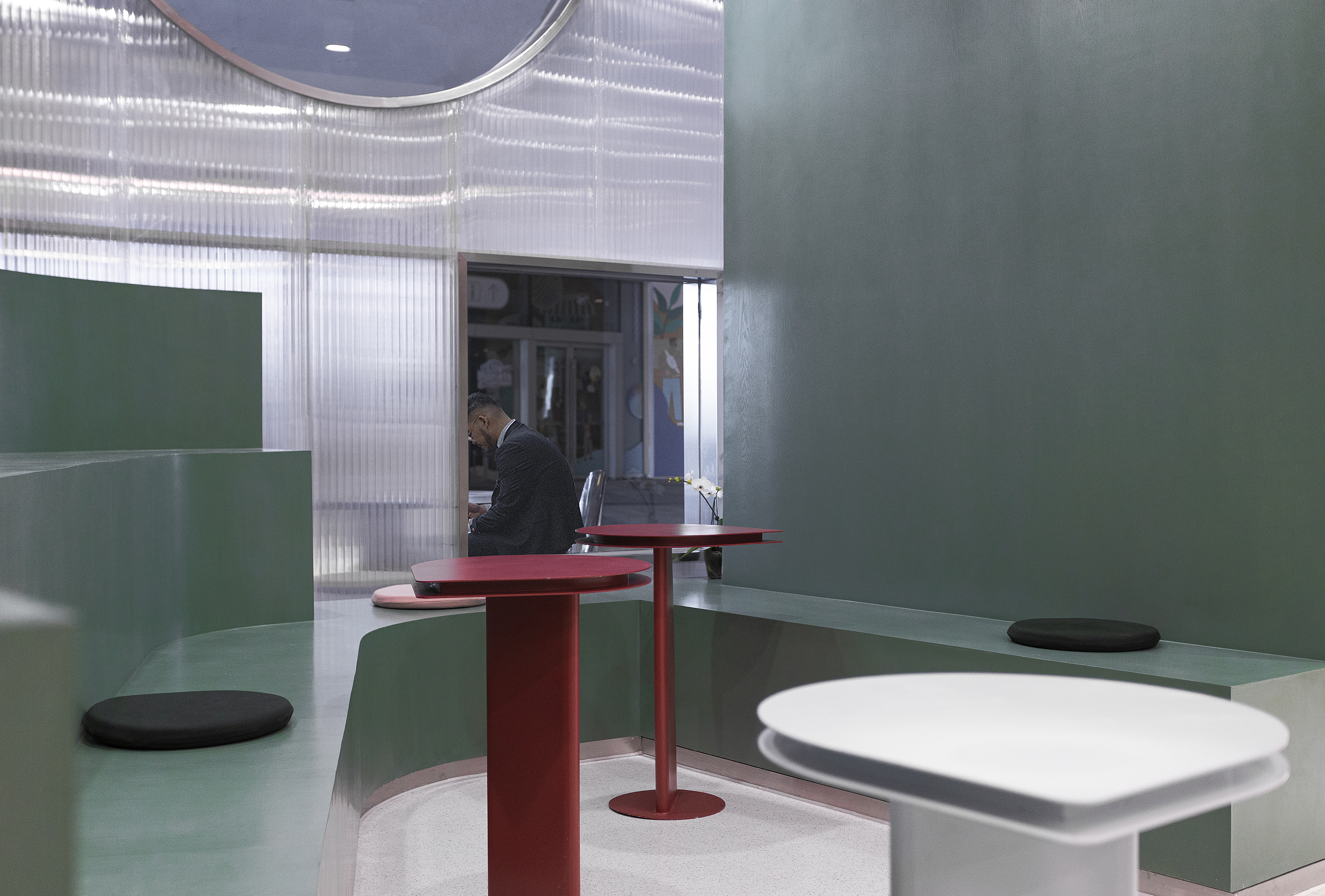 宇宙甜品店 · 多彩互动的垂直空间设计-24