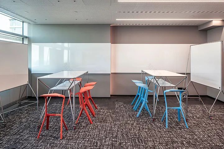 SAP 土耳其总部办公设计 | 优雅高级灰调、工作生活相融合-31