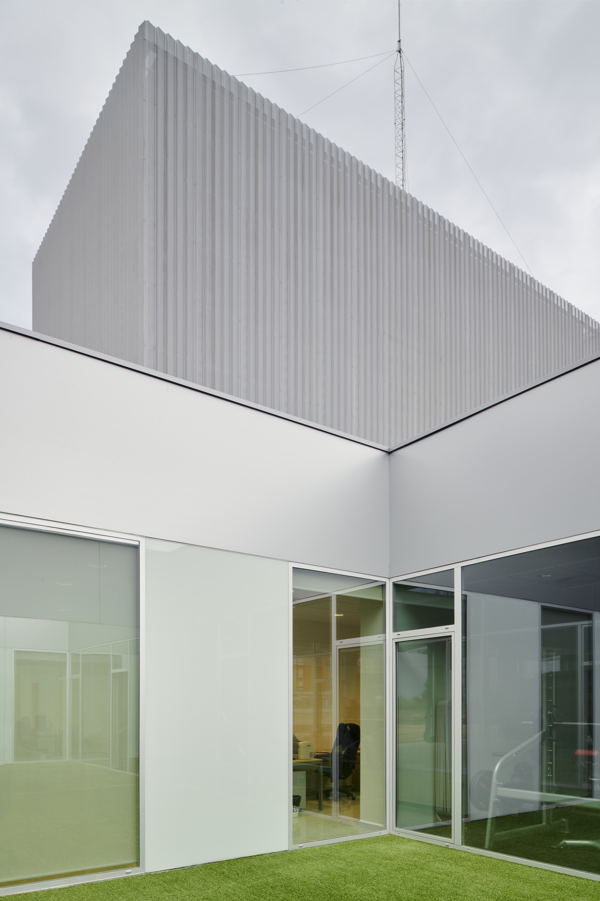 Fire Station No. 4 / IDOM-64