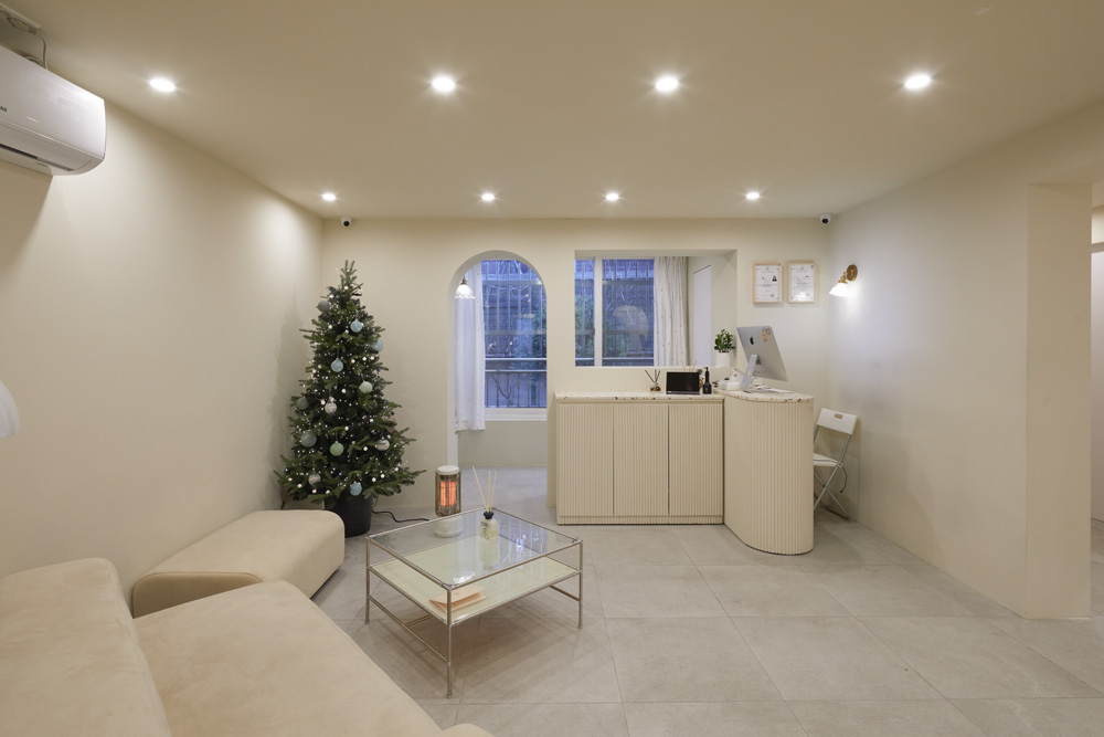 现代简约 16 平米美妆店设计-7