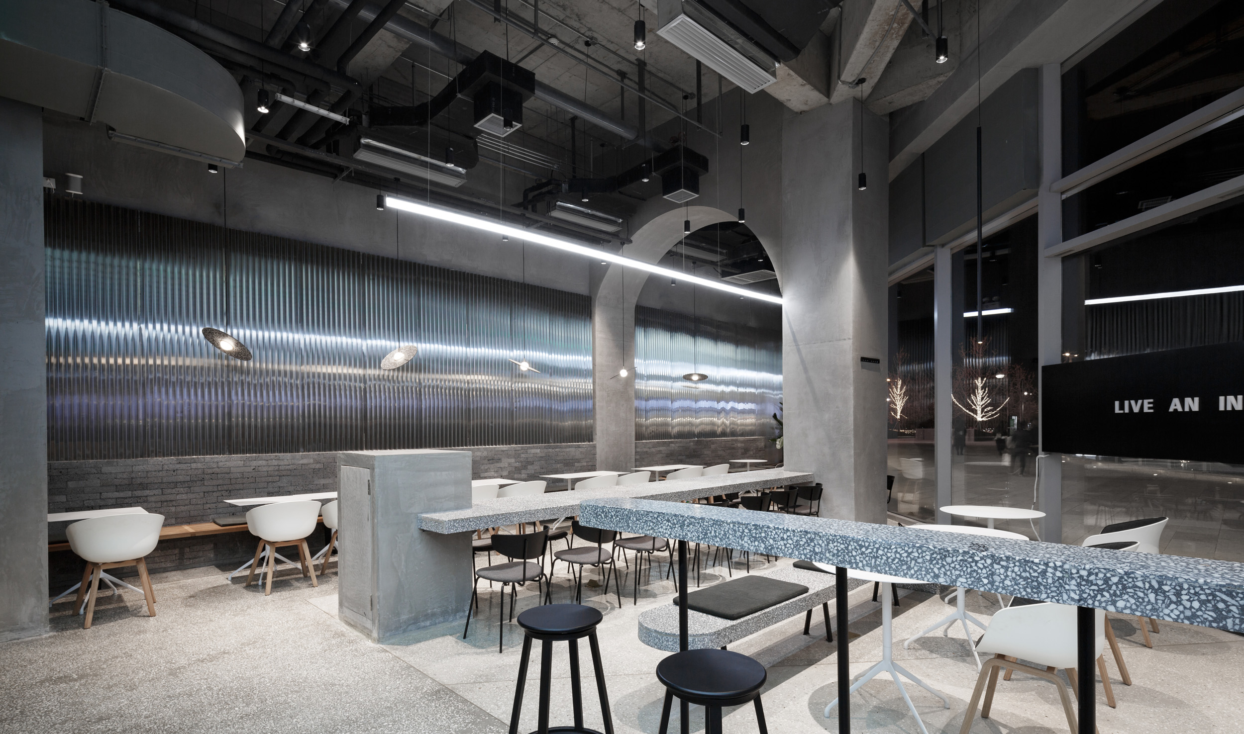 《盒里光行》-2