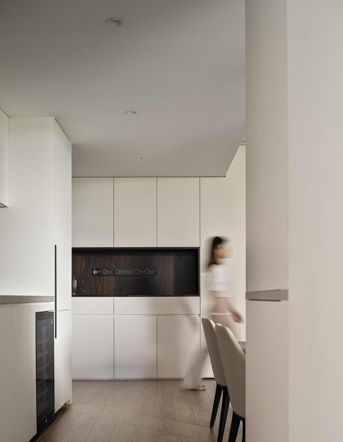 悬空楼梯下的蓝调空间丨中国广州-13