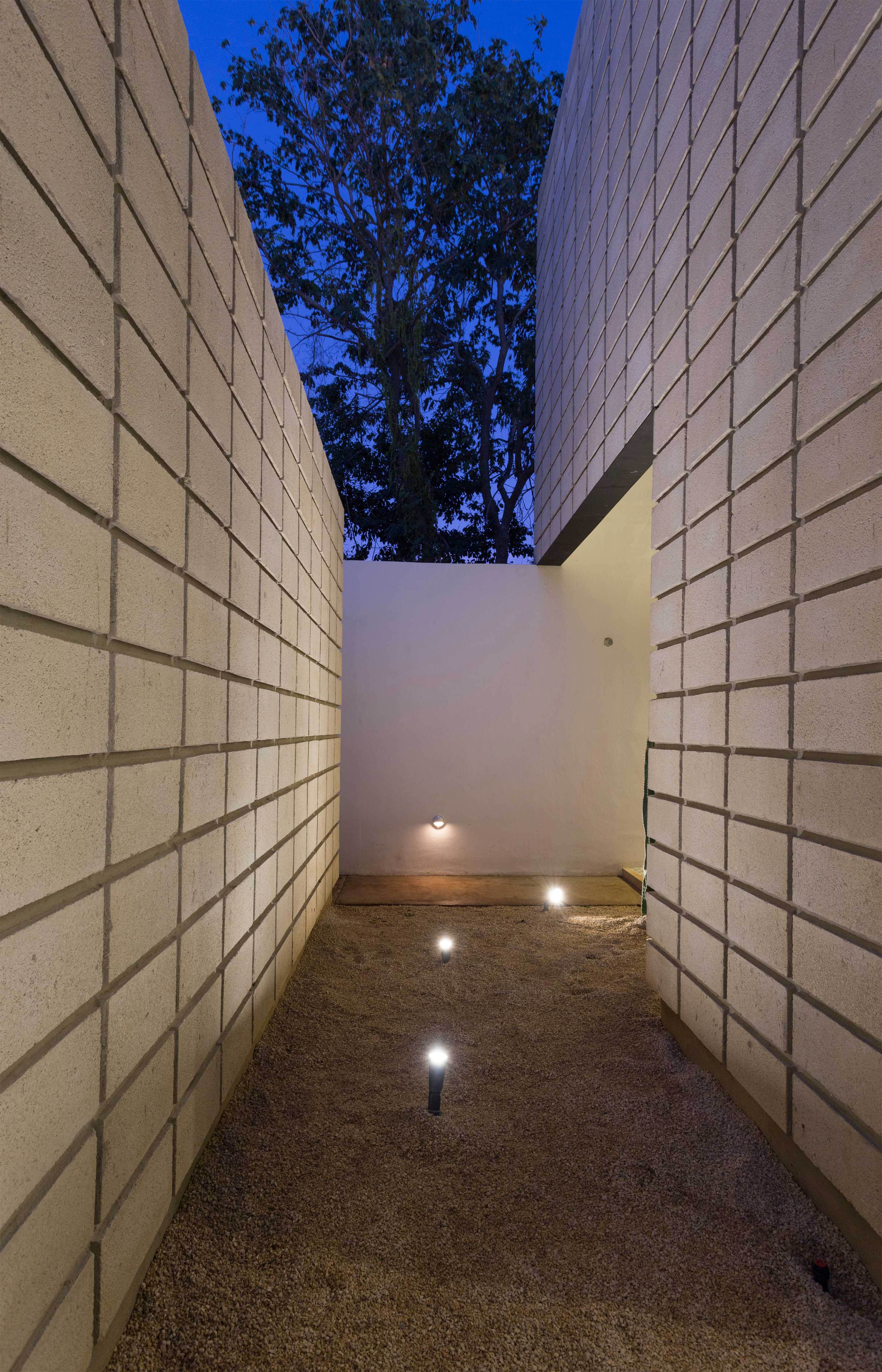 拉查亚 · 手工艺科技之美的现代住宅-33