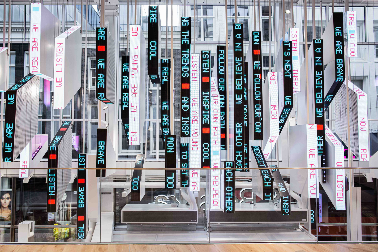 Amsterdam Bershka 旗舰店数字艺术设计-5