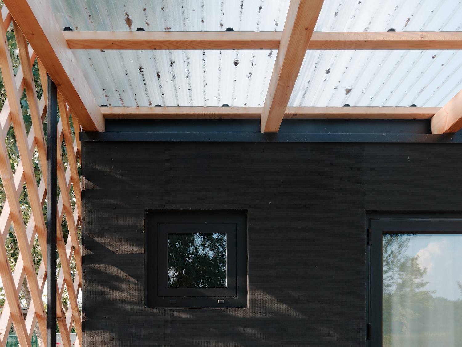 极简主义家庭小屋，开放式生活空间-7