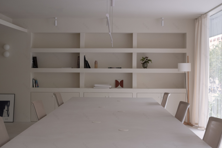 非白色办公室丨西班牙巴塞罗那丨brenzo-31