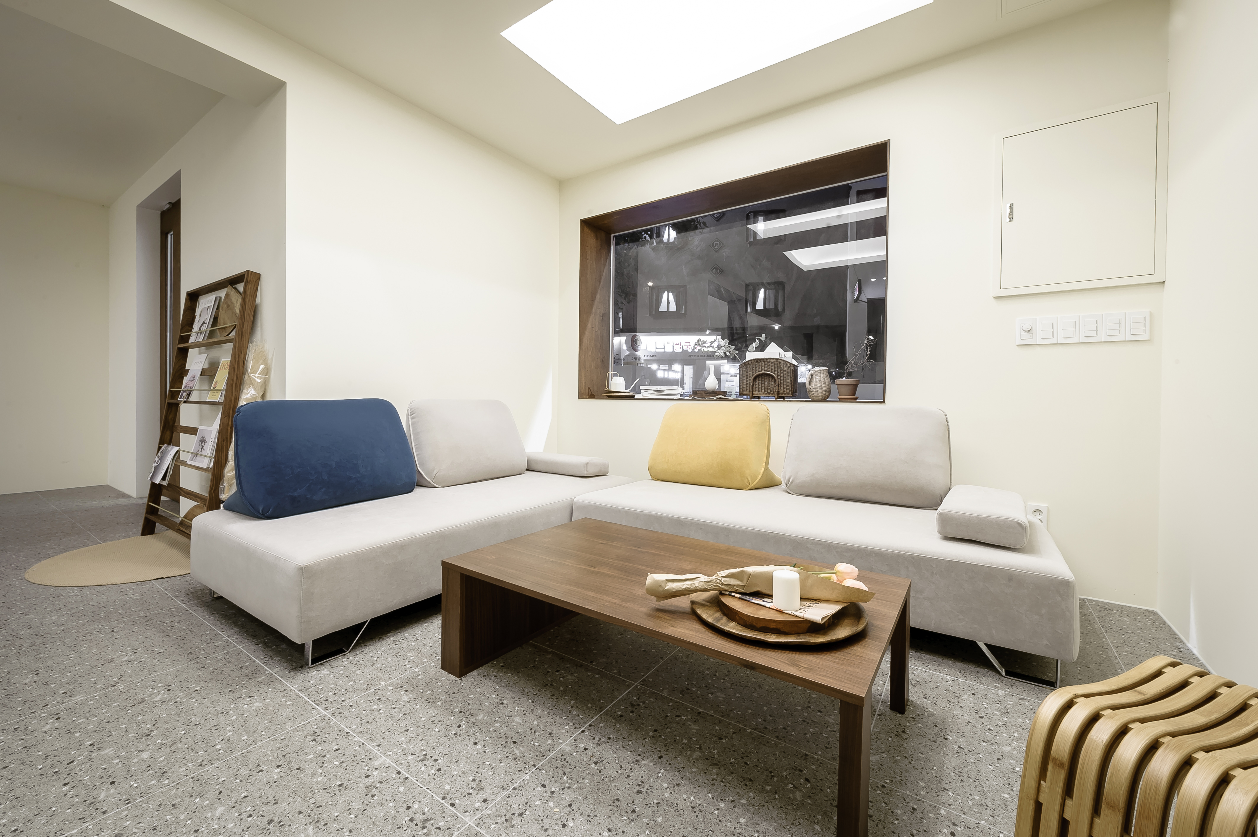 大邱简约白色咖啡厅 设计展现空间魅力-9