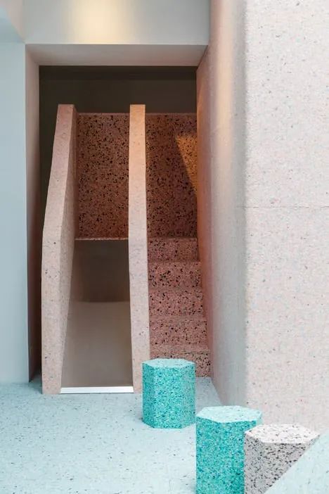 Assemble的野蛮主义游乐场-15