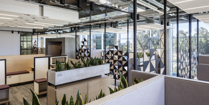 自然材料打造温馨跨国办公空间-26