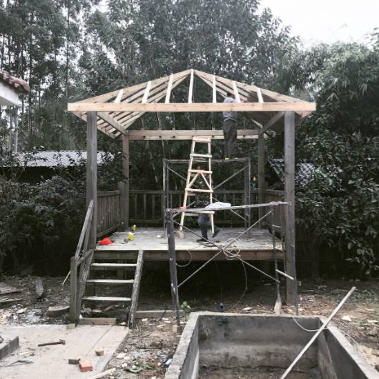 把一个破烂小院，爆改成中国风的入云屋，凉亭、枫树、竹篱笆......-142