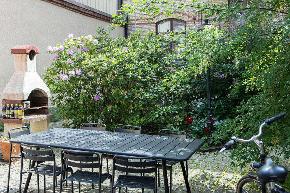 哥德堡 47㎡小公寓 | 绿色墙壁搭配高天花板，视觉冲击力十足-24