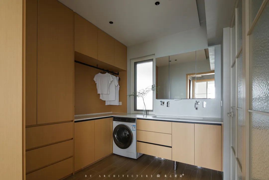 原始粗狂的混凝土裸顶遇上紧凑小三房,这酷酷的松弛感真让人着迷丨中国长沙丨東乙建设-96