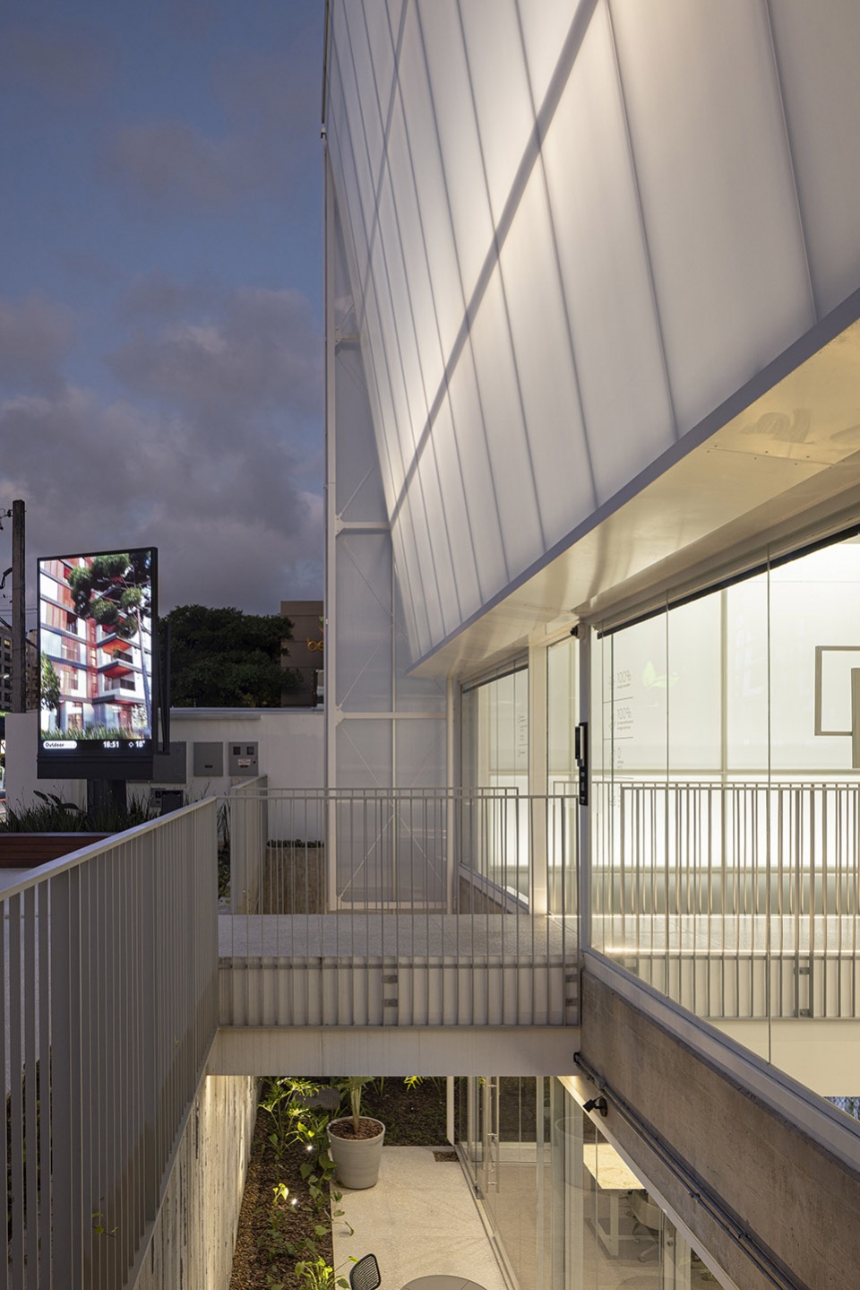 巴西 Laguna 展示空间丨Estudio 41-33