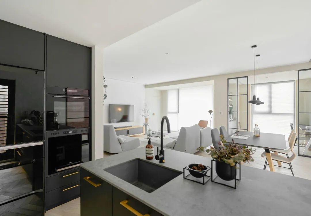 现代黑白灰搭配的北欧风住宅丨工作室-21