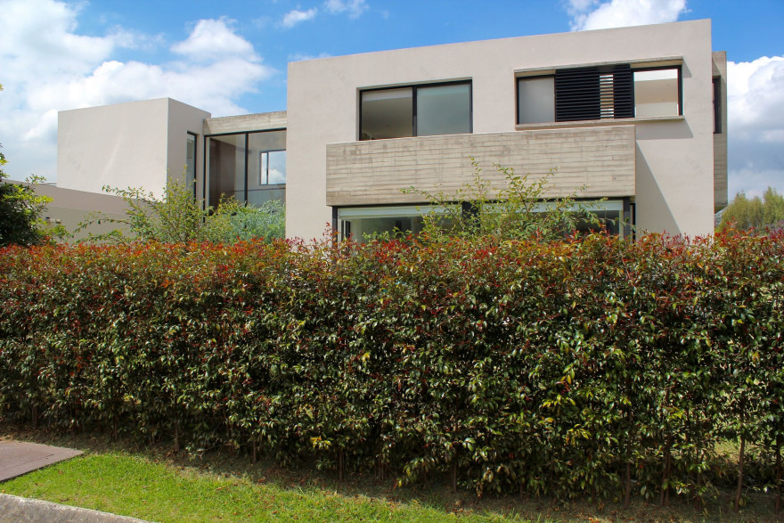 哥伦比亚 L 型别墅 · Campuzano Arquitectos 的室内外一体化设计-24