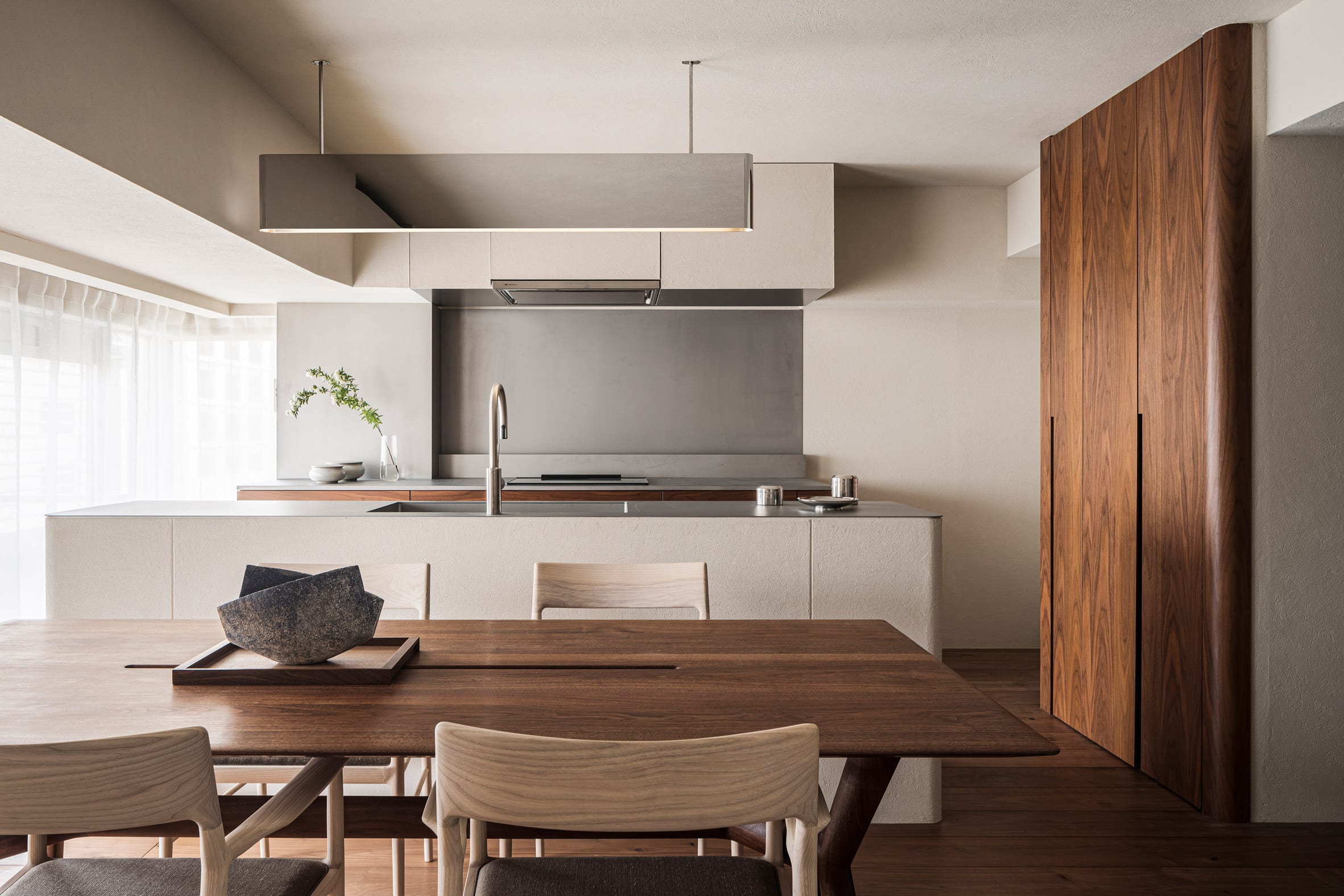 东京极简公寓设计 | 隐藏式厨房与木质元素展现传统日式美学-24