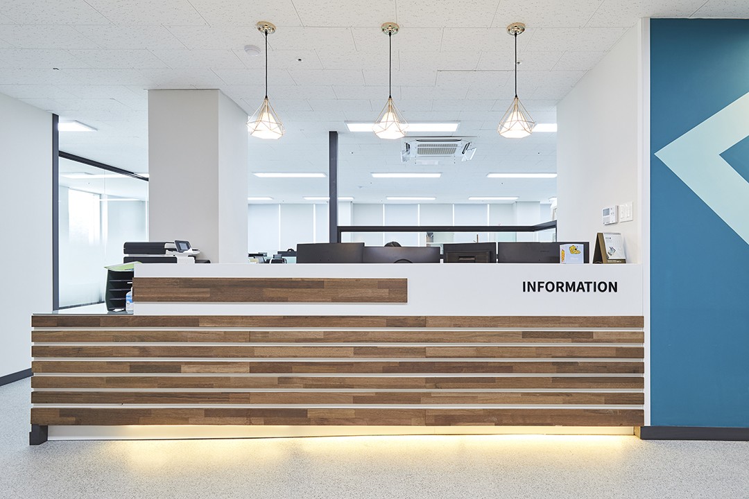 简约白调办公空间 展现极致美感-6