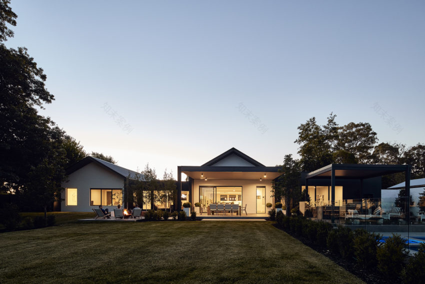 House in Silhouette by Atelier red black Atelier红色黑色剪影屋-21