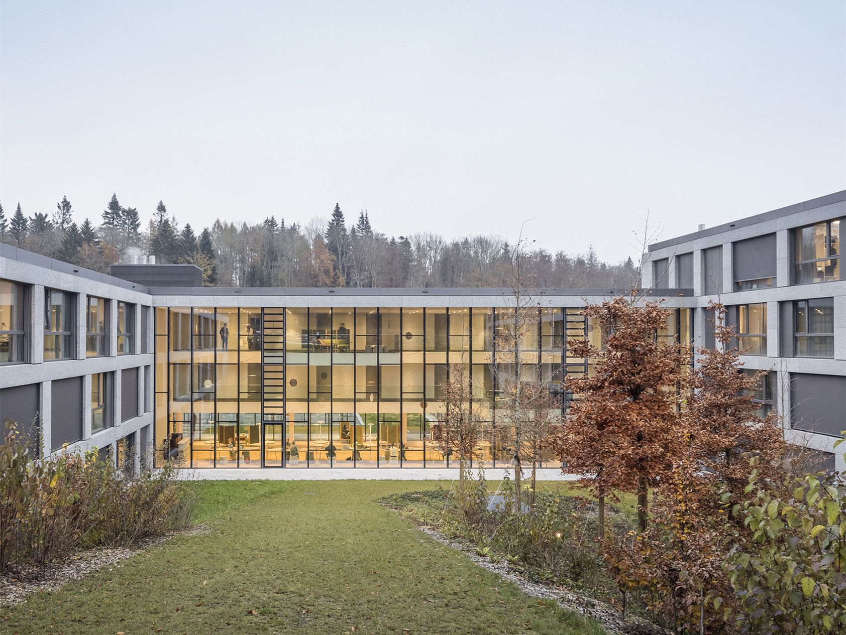 瑞士 EHL 酒店管理商学院丨IttenBrechbühl-3