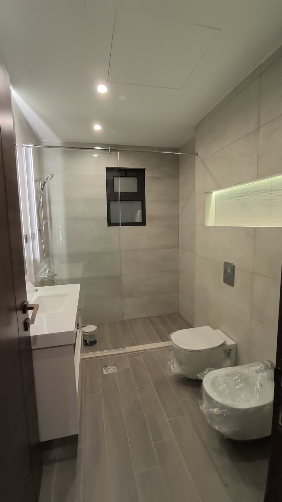 Design and construction of a modern apartment in Jordan-15