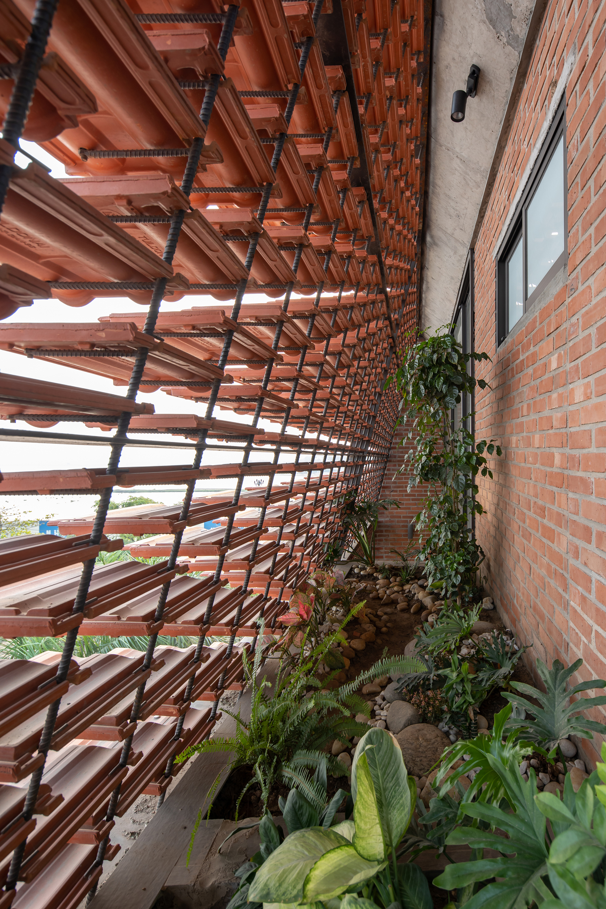 热带风情；热带律动（二者在不同语境中均可准确表意，若仅选一个，可根据具体语境选择热带风情） 丨越南河内丨H&P Architects-49