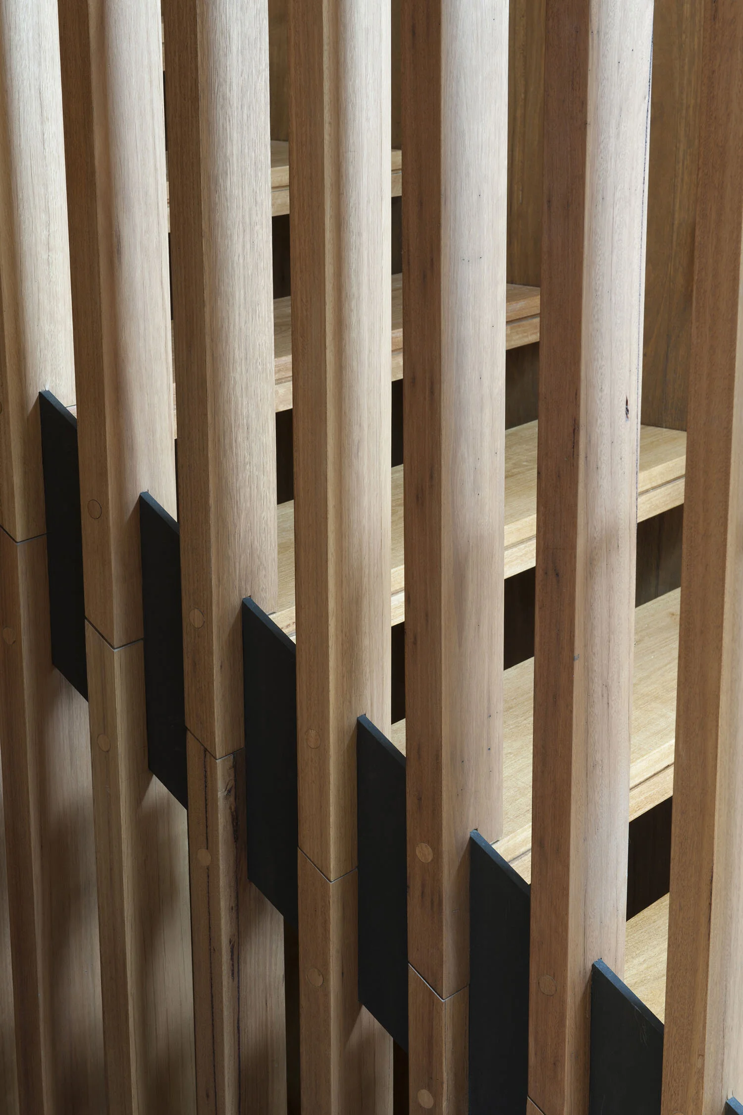 转手房；倒卖房（注：flipped house常见指低价买入后装修再高价卖出的房子，转手房倒卖房是比较贴合意思的常见表达，可根据实际语境选择更合适的）

若强调严格对应一个精准表述，转手房相对更通用简洁 ，以下为单一翻译：
转手房丨MCK Architects-26