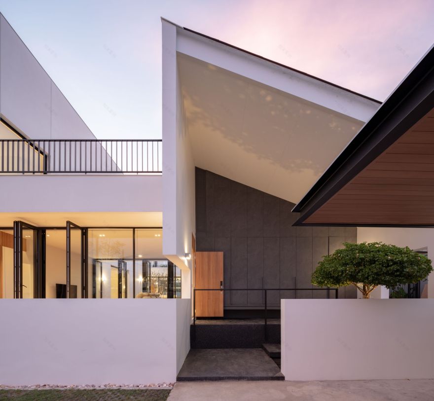 曼谷郊区六居室庭院住宅-17