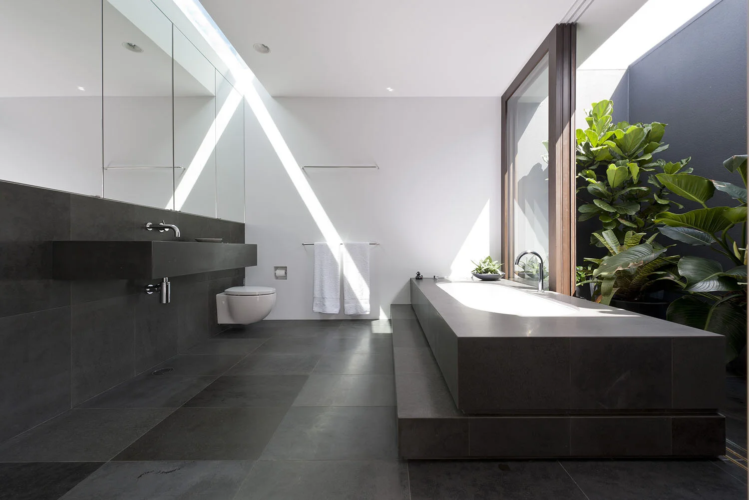 转手房；倒卖房（注：flipped house常见指低价买入后装修再高价卖出的房子，转手房倒卖房是比较贴合意思的常见表达，可根据实际语境选择更合适的）

若强调严格对应一个精准表述，转手房相对更通用简洁 ，以下为单一翻译：
转手房丨MCK Architects-24