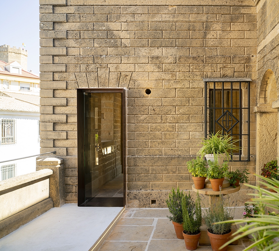 西班牙 Piedra 大楼翻新 | 纯手工石砌艺术的现代诠释-28